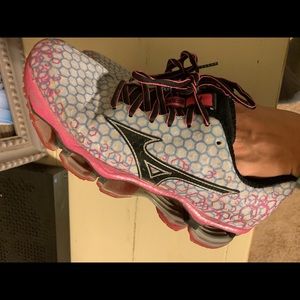 Size 8 mizuno running shoes great condition